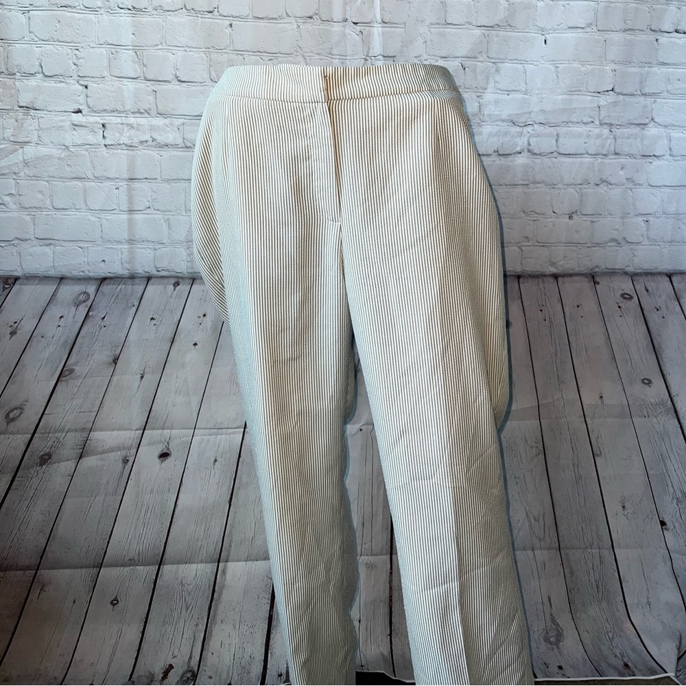 Le Suit gray & white striped dress pants size 6